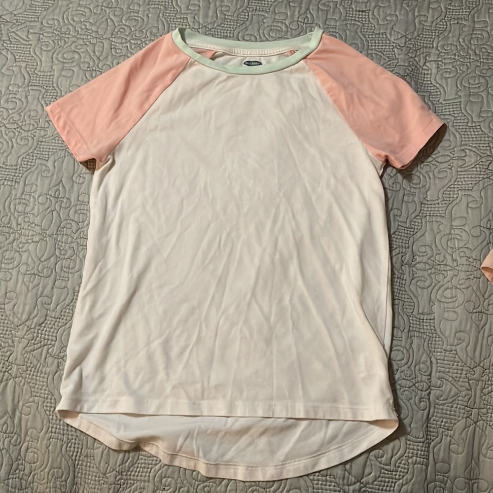 Old Navy girls 3 assorted t shirts size M (8). - Picture 2 of 10